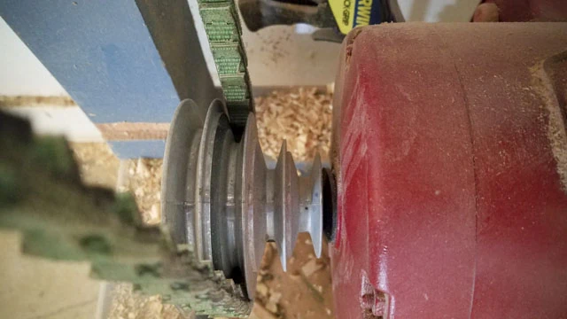 Wood Turning Lathe Motor Pulley With An Accu-Link V-Belt